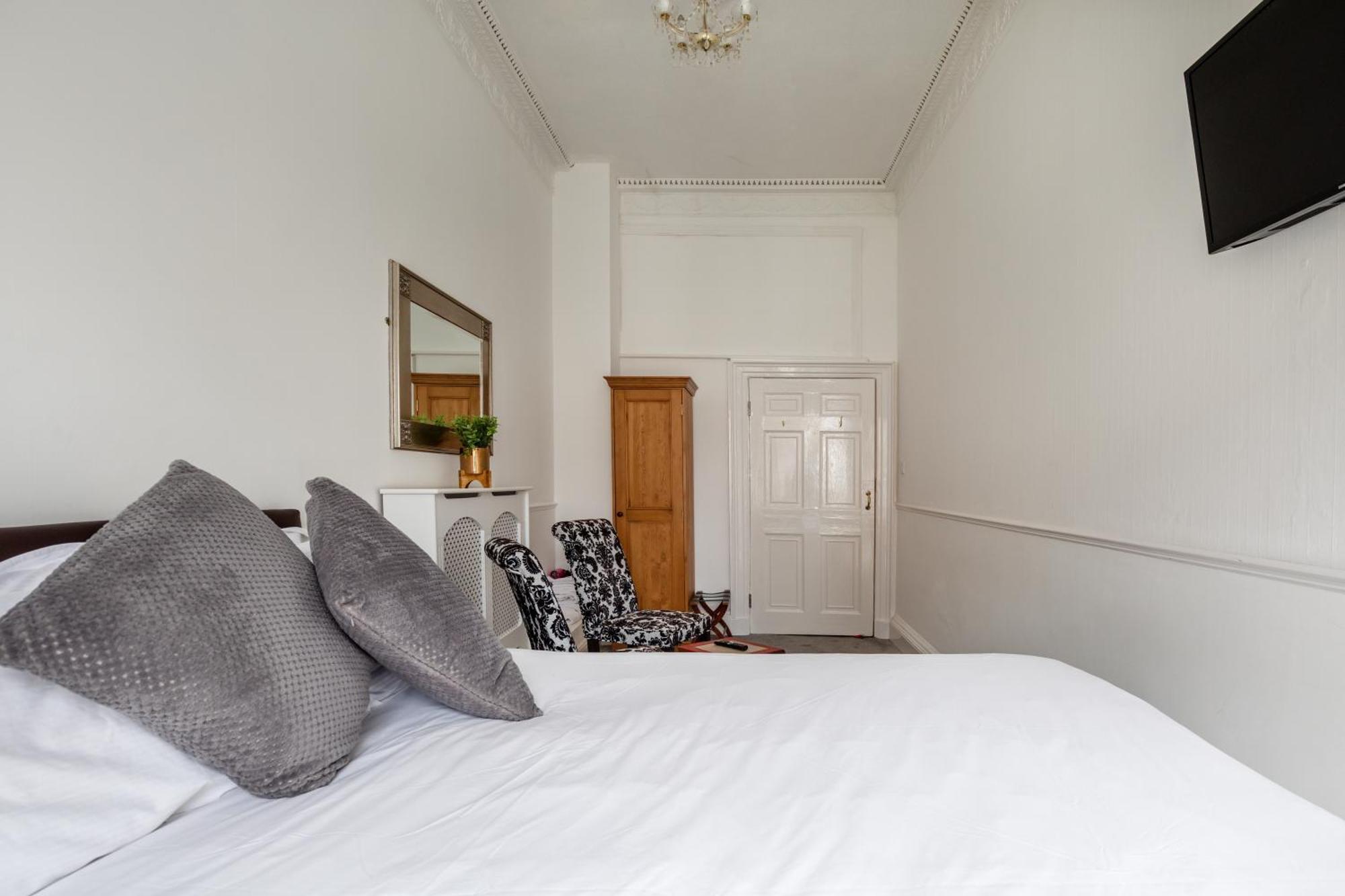 Serenity Guest House Скарбъро Екстериор снимка