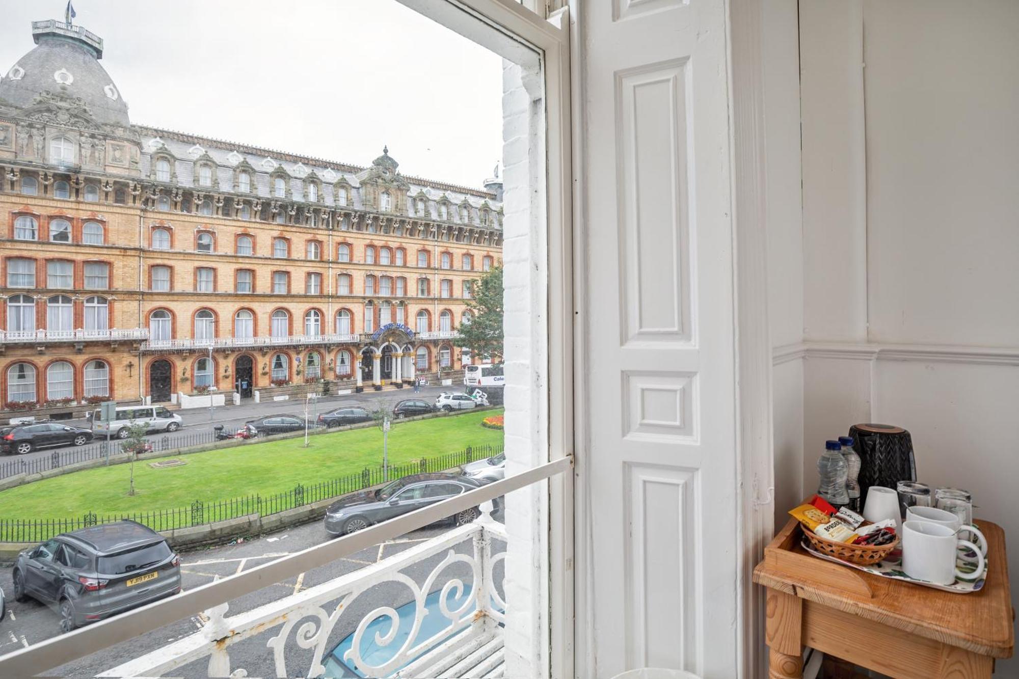 Serenity Guest House Скарбъро Екстериор снимка
