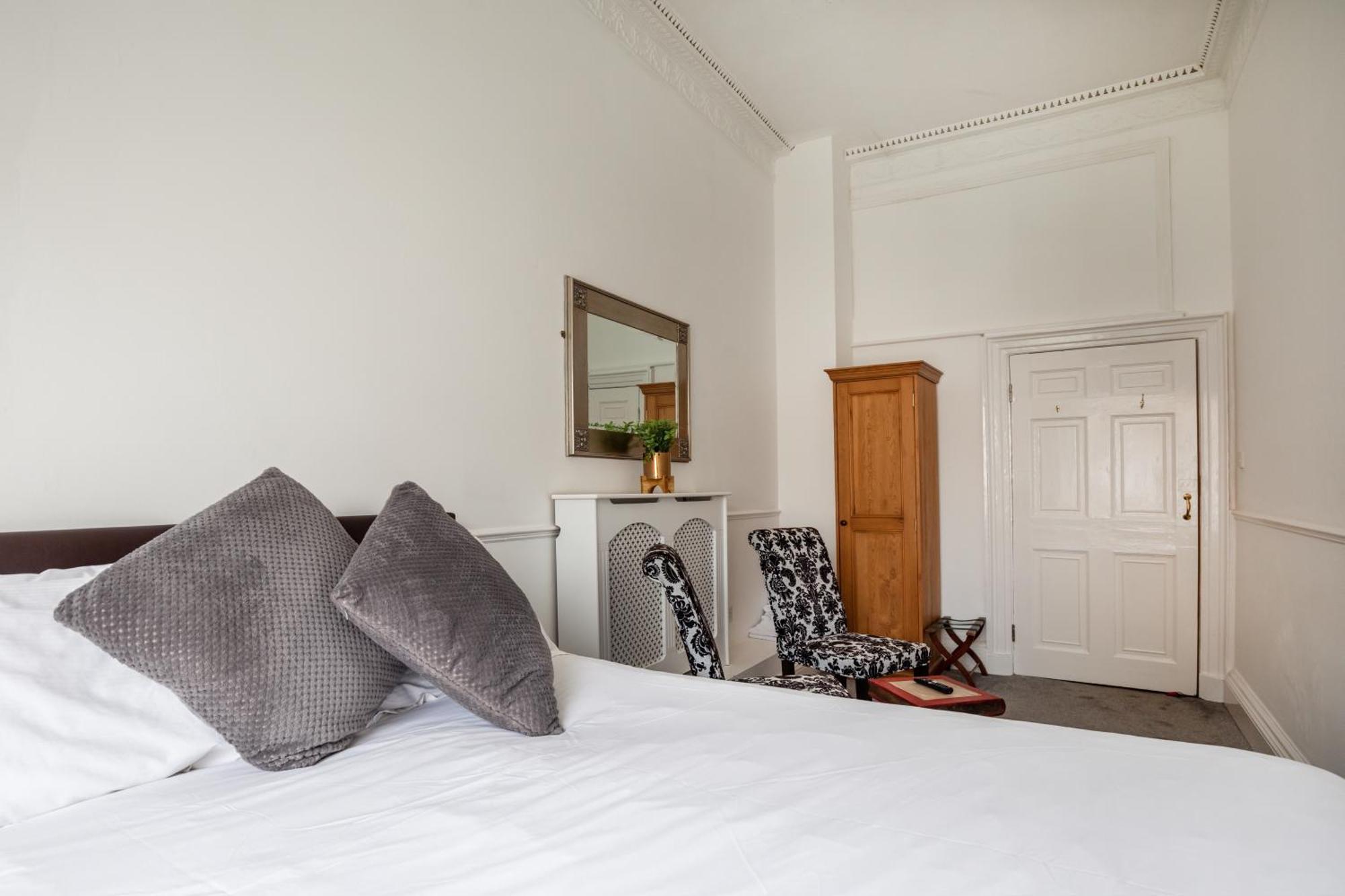 Serenity Guest House Скарбъро Екстериор снимка