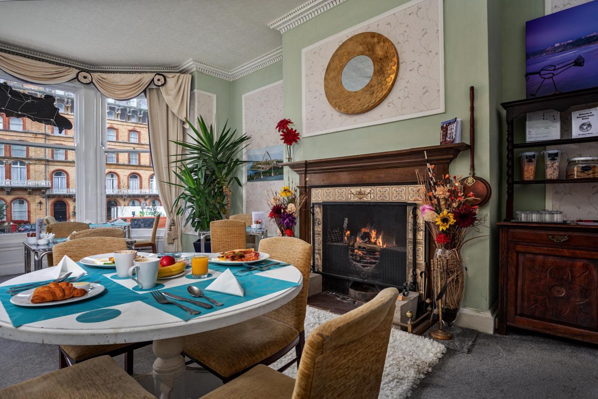 Serenity Guest House Скарбъро Екстериор снимка