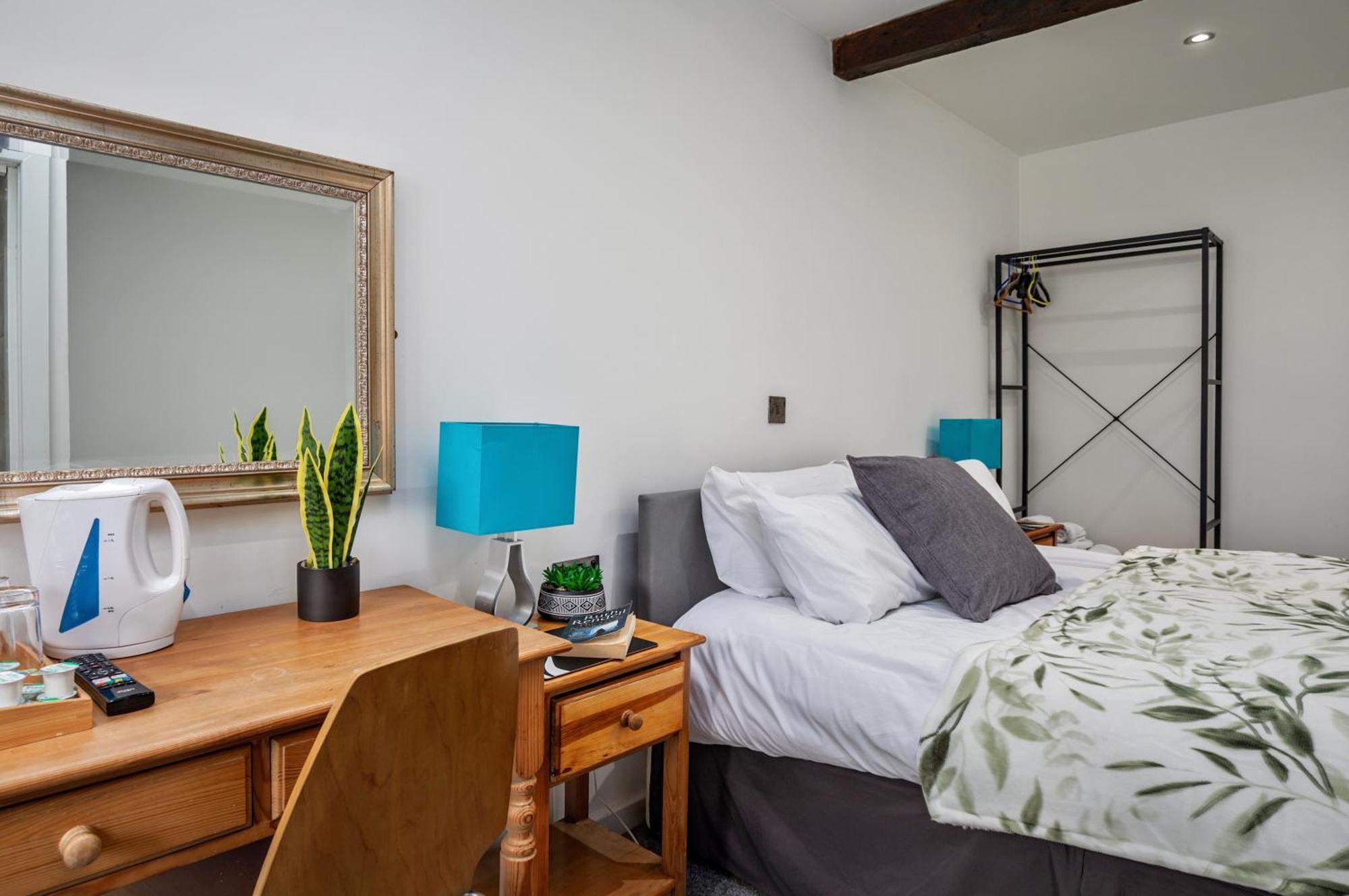 Serenity Guest House Скарбъро Екстериор снимка
