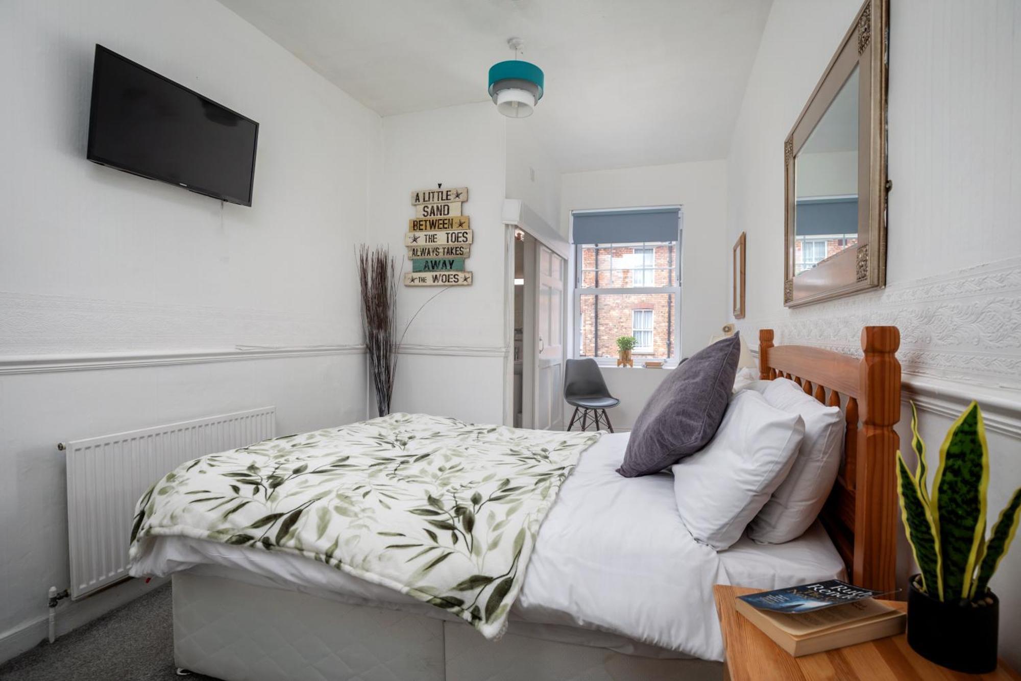 Serenity Guest House Скарбъро Екстериор снимка