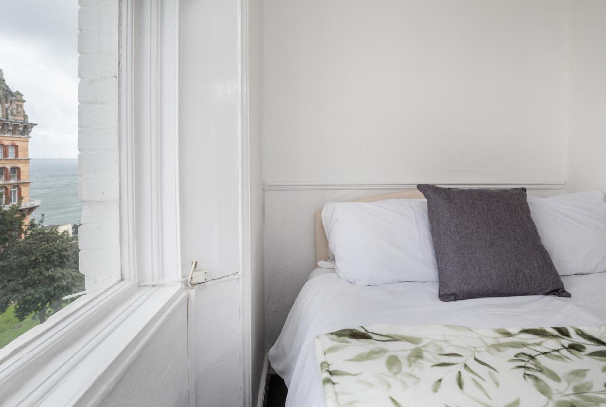 Serenity Guest House Скарбъро Екстериор снимка