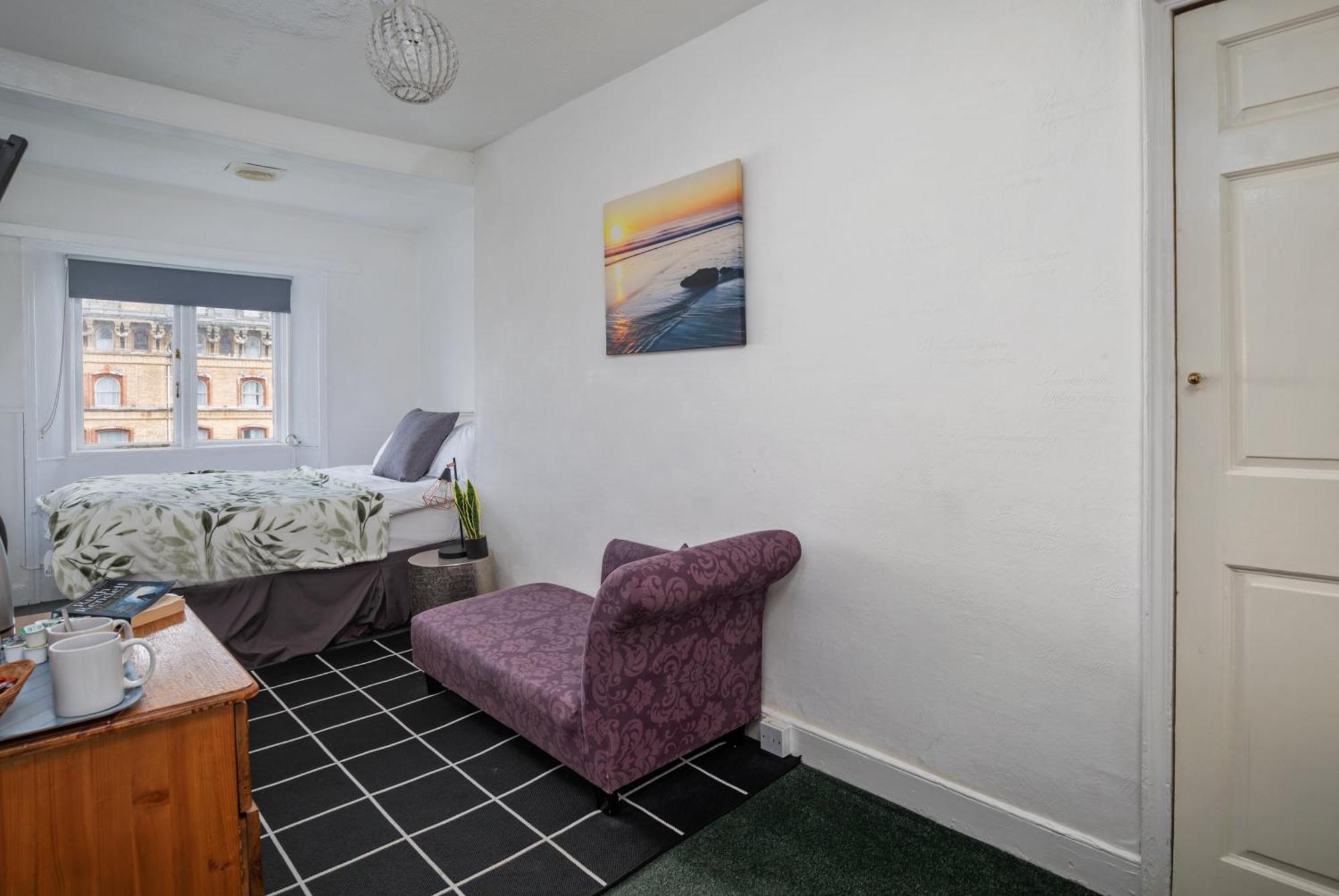 Serenity Guest House Скарбъро Екстериор снимка