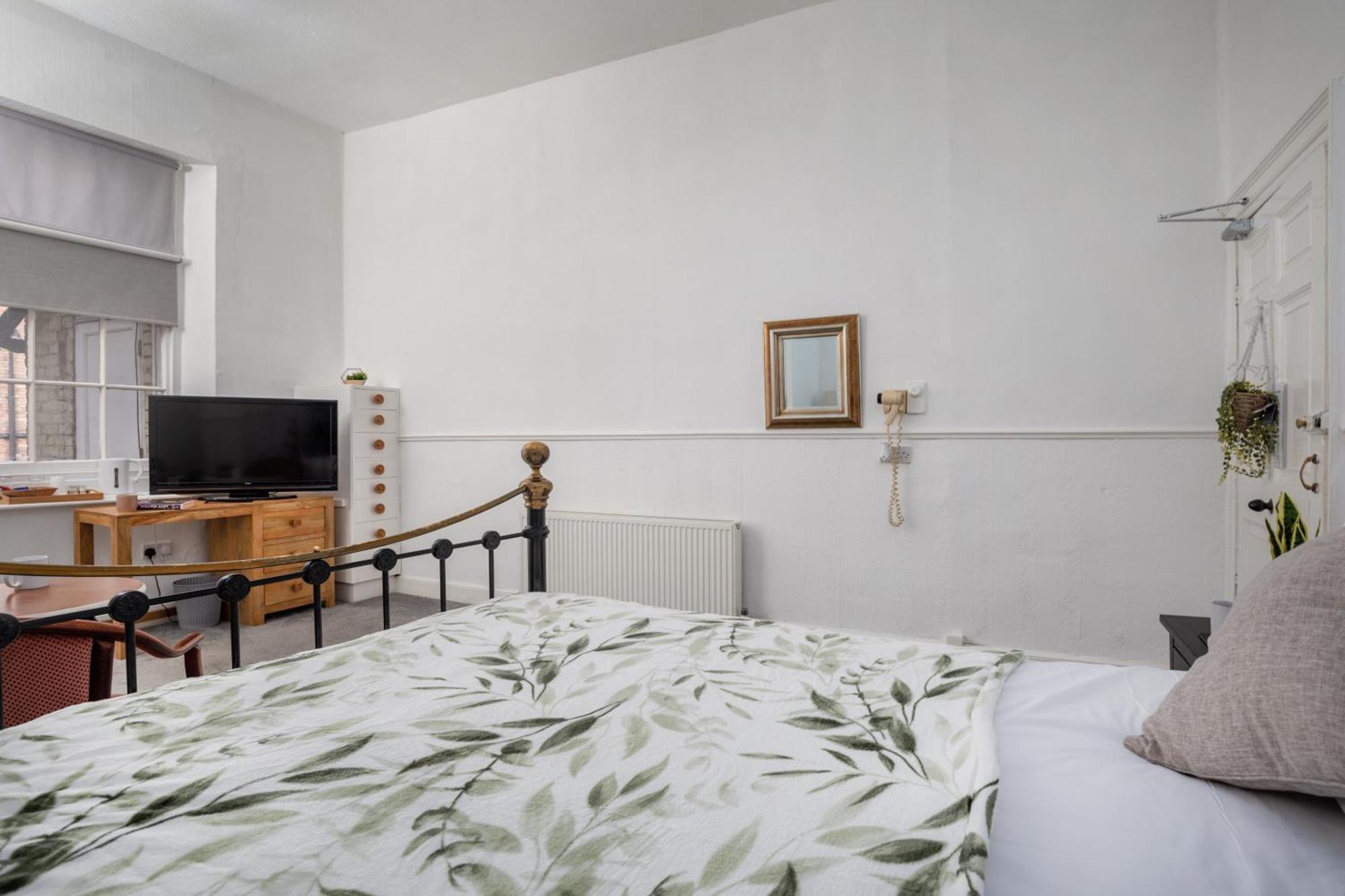 Serenity Guest House Скарбъро Екстериор снимка