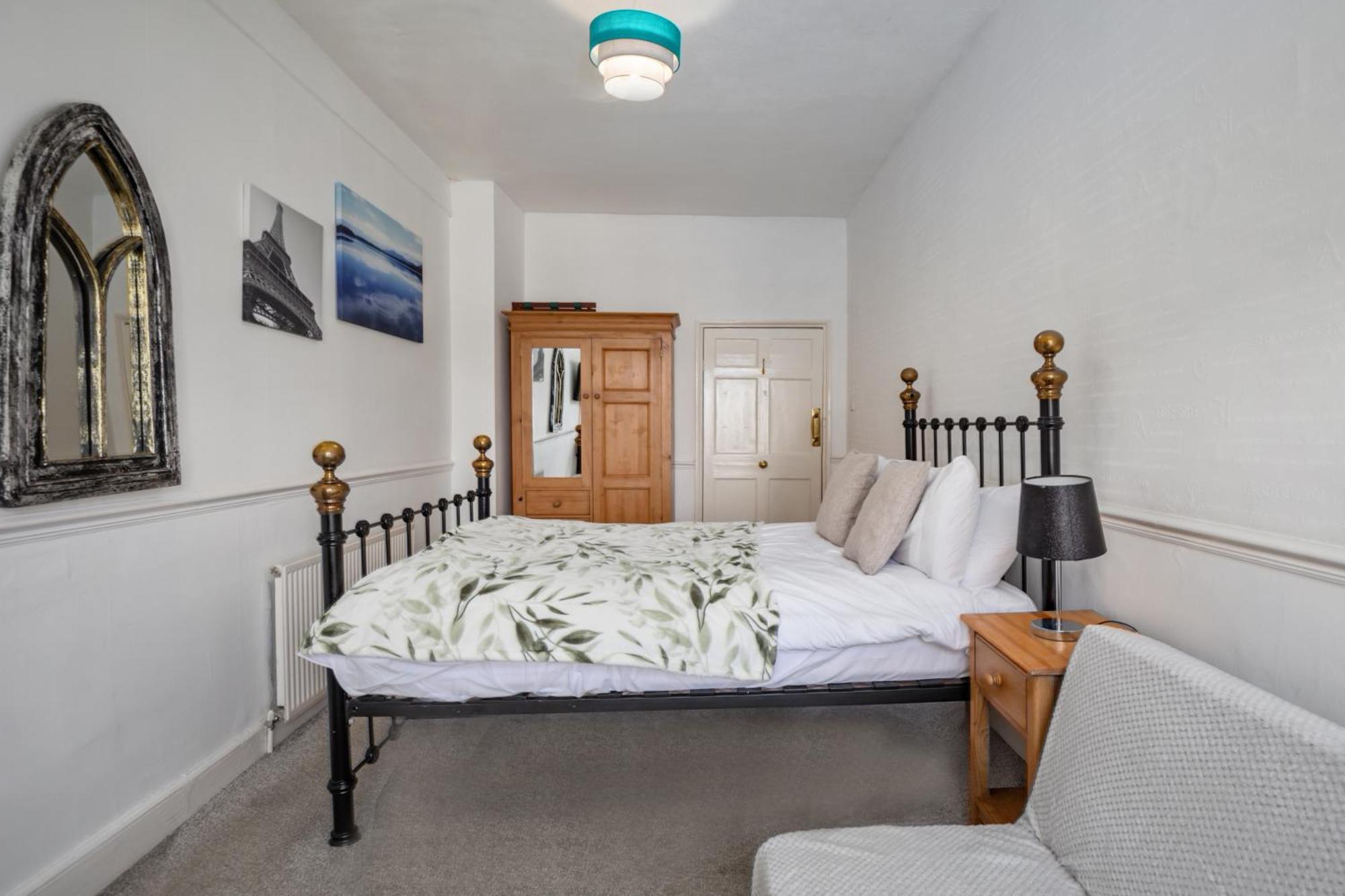 Serenity Guest House Скарбъро Екстериор снимка