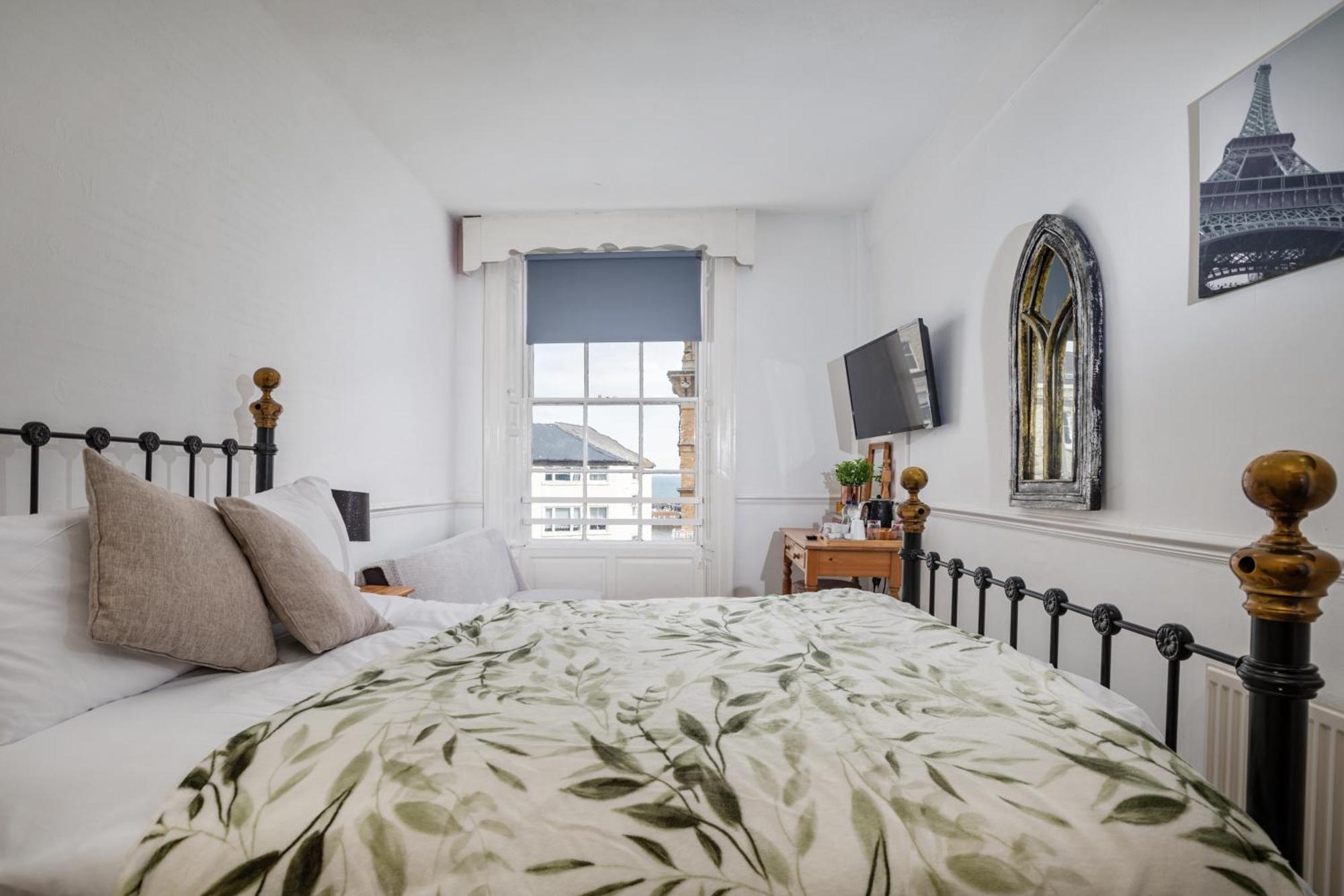 Serenity Guest House Скарбъро Екстериор снимка