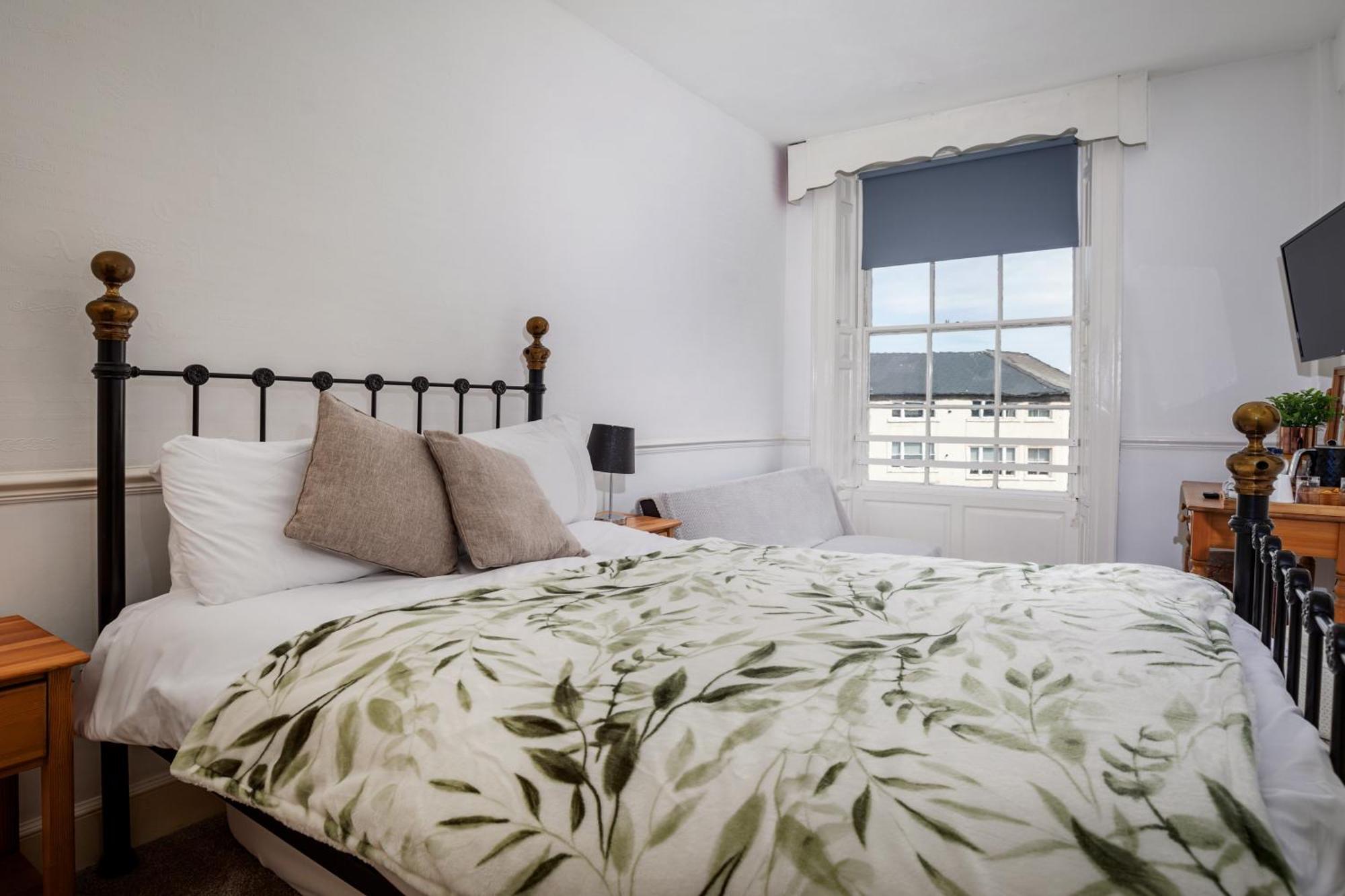 Serenity Guest House Скарбъро Екстериор снимка