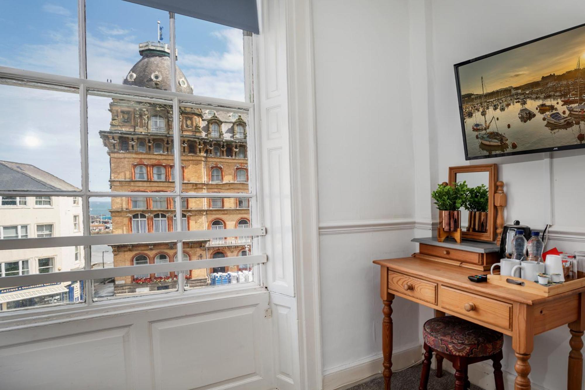 Serenity Guest House Скарбъро Екстериор снимка