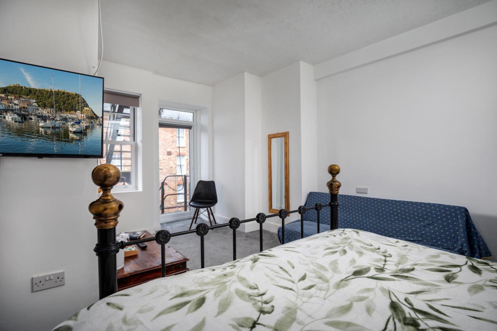Serenity Guest House Скарбъро Екстериор снимка