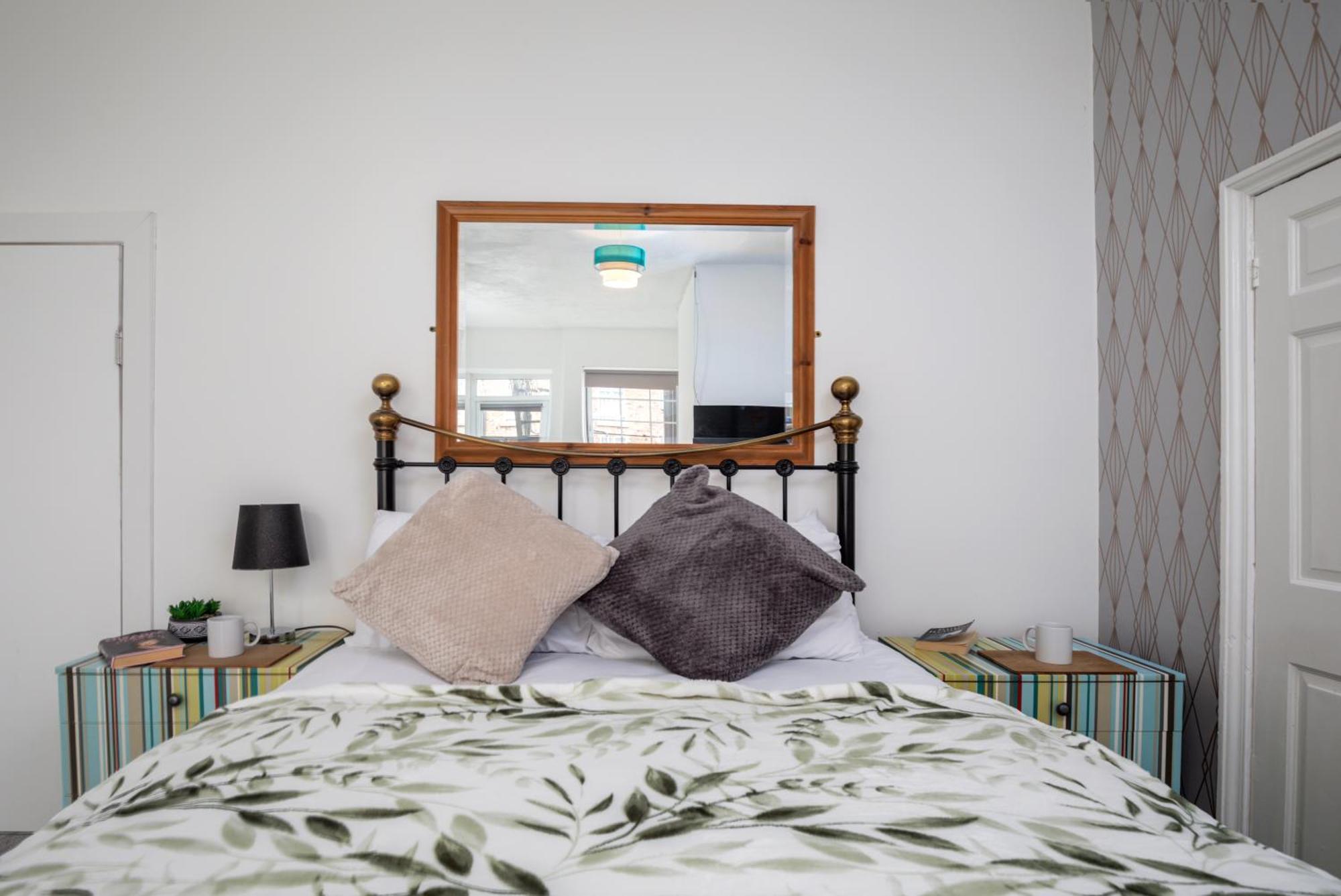 Serenity Guest House Скарбъро Екстериор снимка
