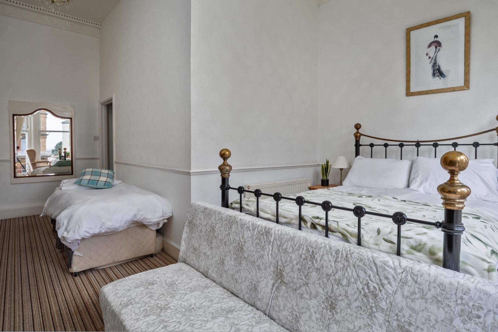 Serenity Guest House Скарбъро Екстериор снимка
