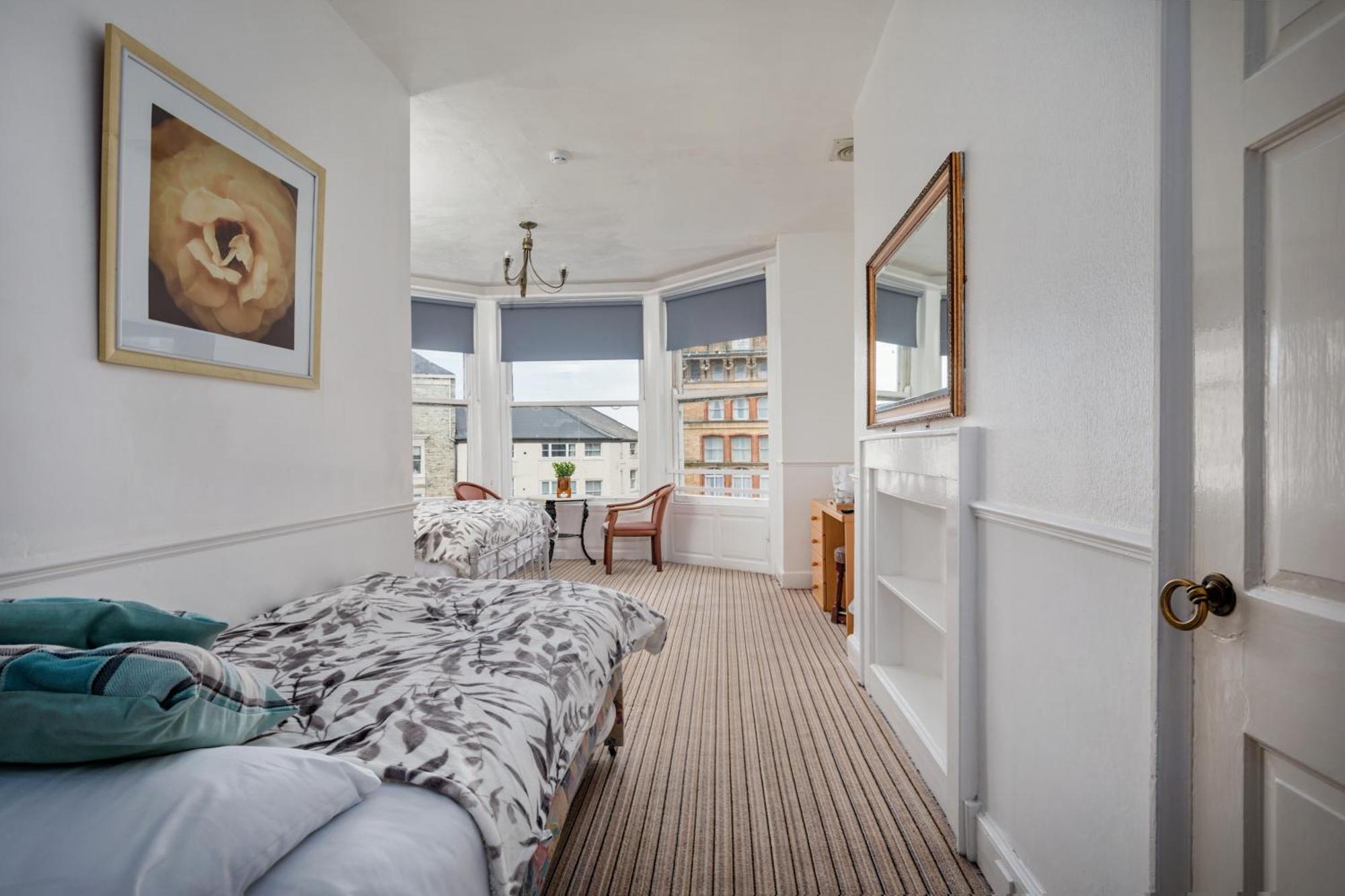 Serenity Guest House Скарбъро Екстериор снимка