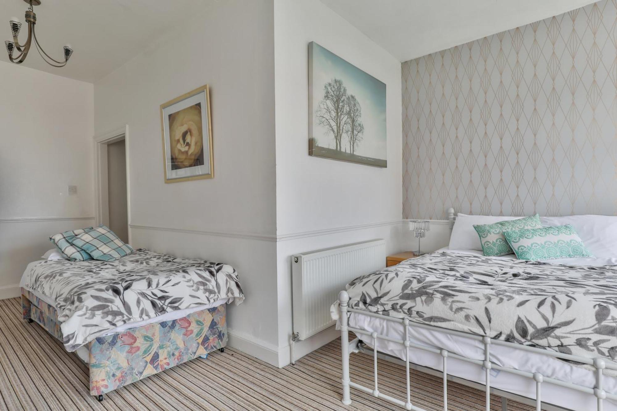 Serenity Guest House Скарбъро Екстериор снимка