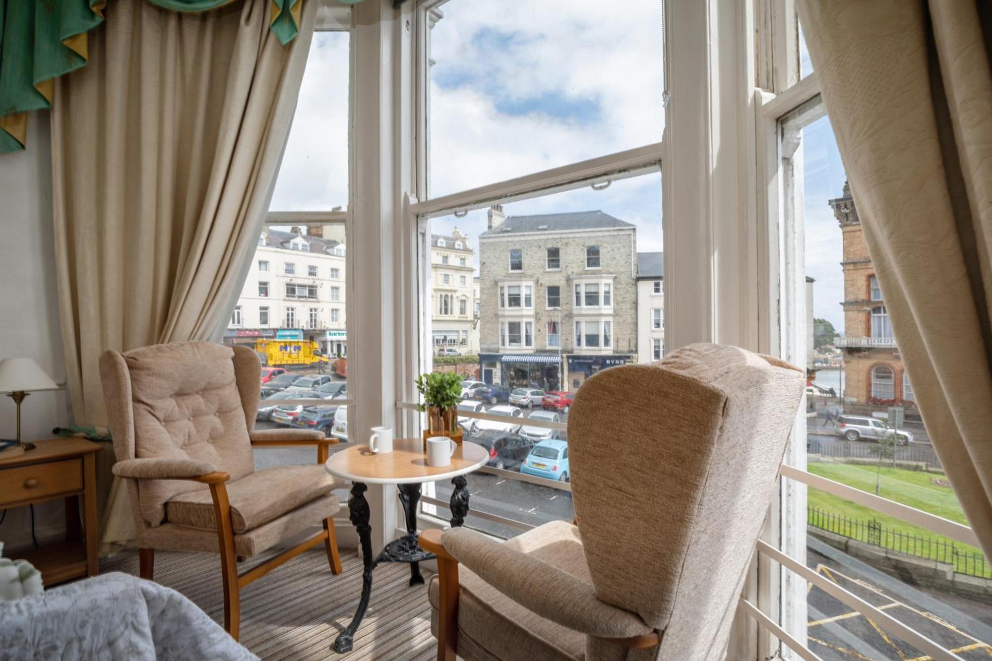 Serenity Guest House Скарбъро Екстериор снимка