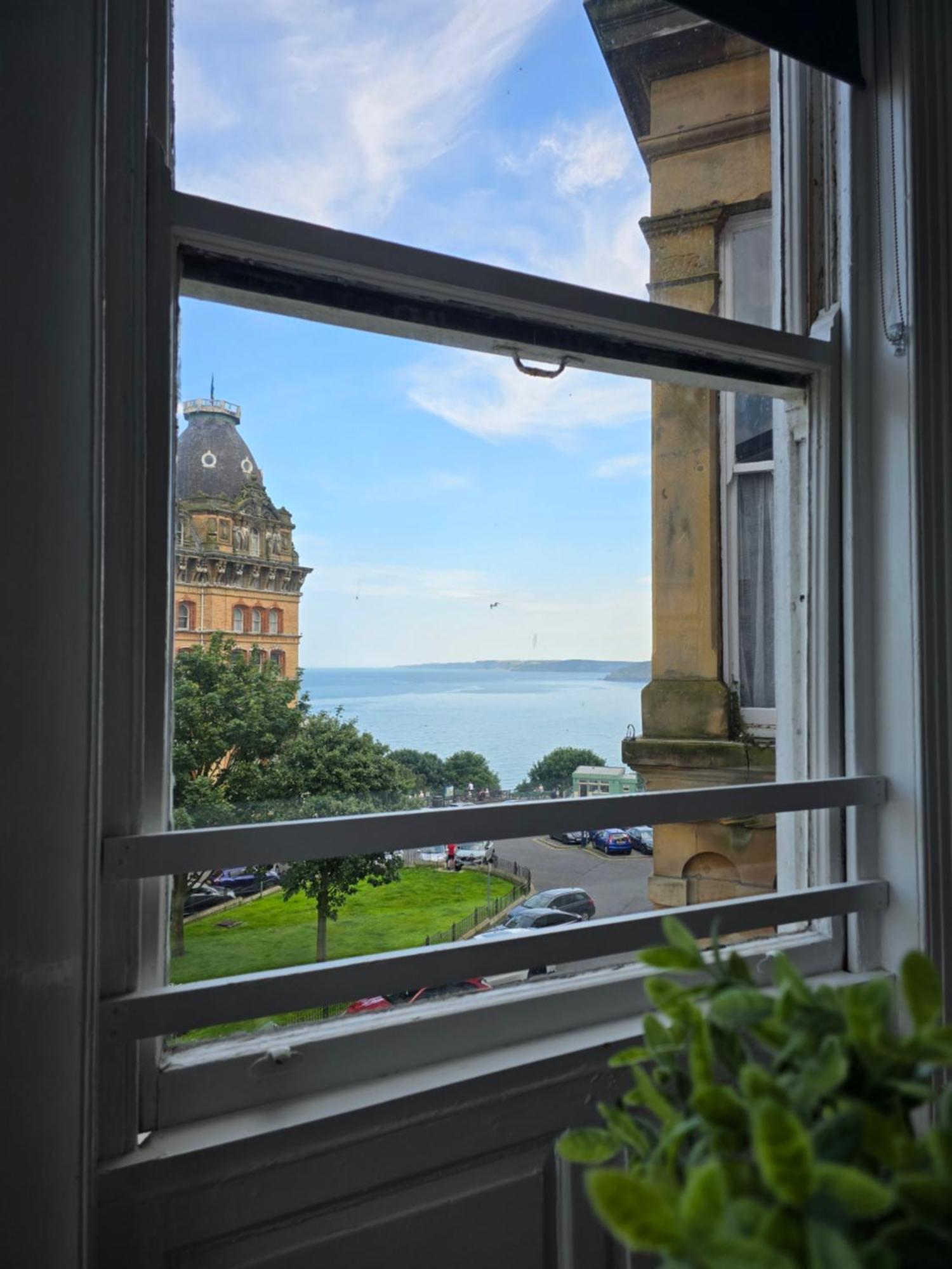 Serenity Guest House Скарбъро Екстериор снимка