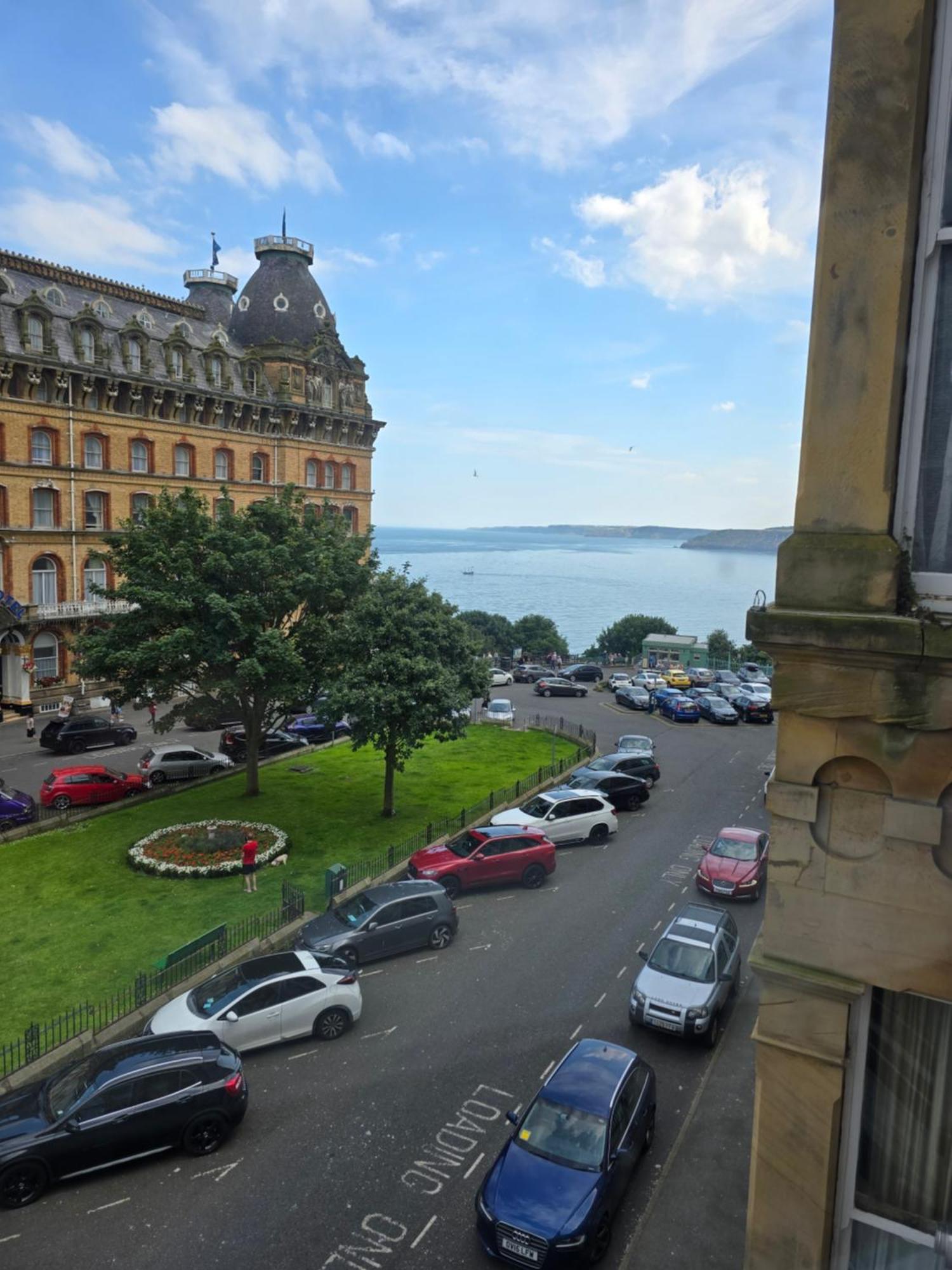 Serenity Guest House Скарбъро Екстериор снимка