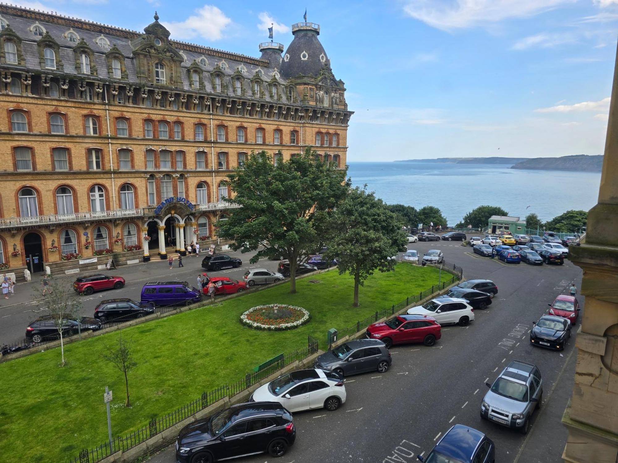 Serenity Guest House Скарбъро Екстериор снимка